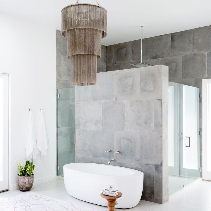 浴室照明理念 - 浴缸金属吊灯