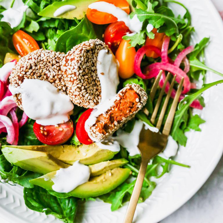 芝麻，红薯沙拉三明治碗