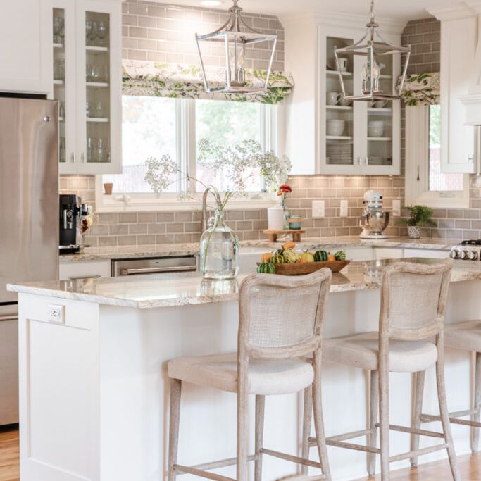 厨房用灰色地铁