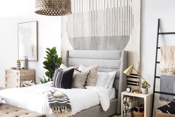 卧室里挂着地毯