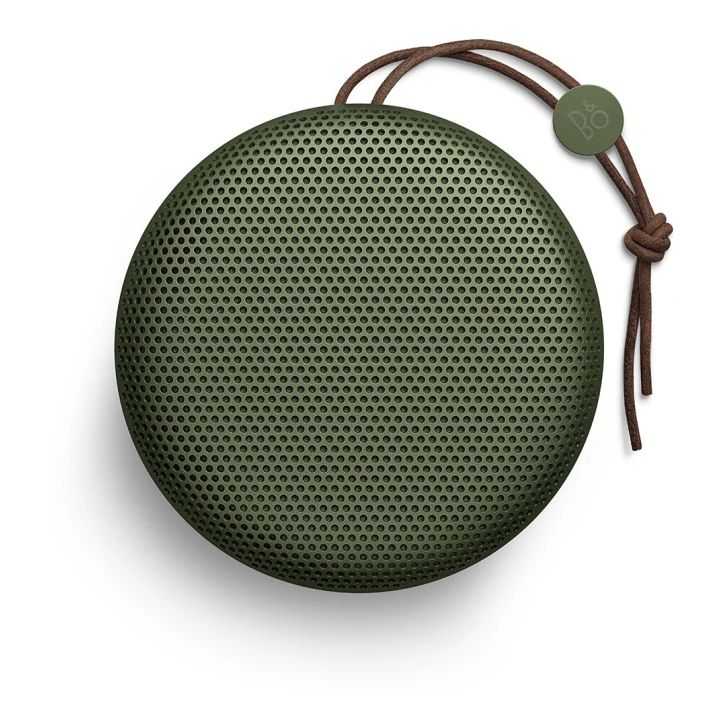 绿色Beoplay A1蓝牙音箱。
