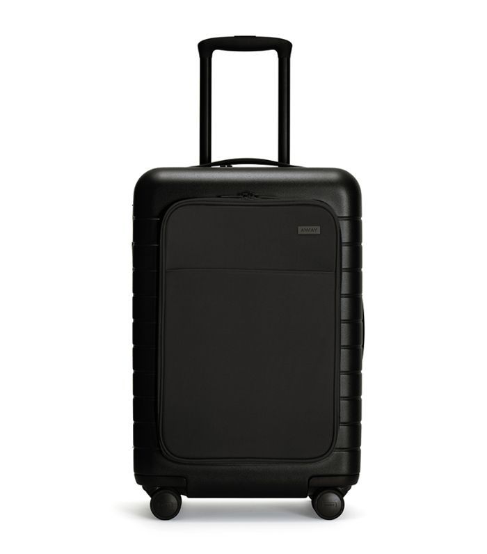 把带口袋的大手提行李拿走