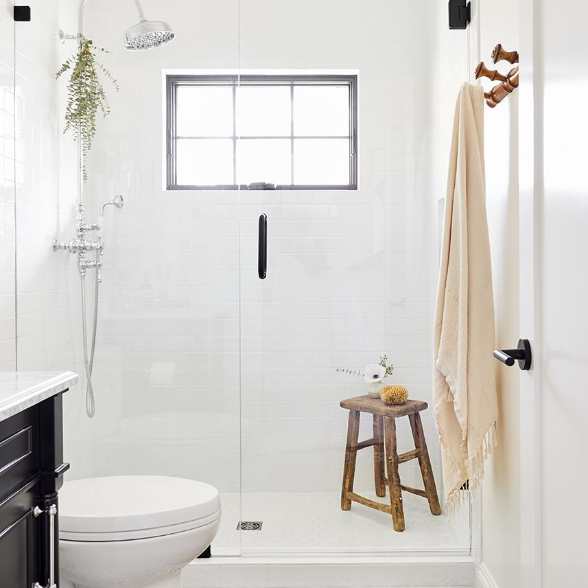 Spanish-inspired浴室