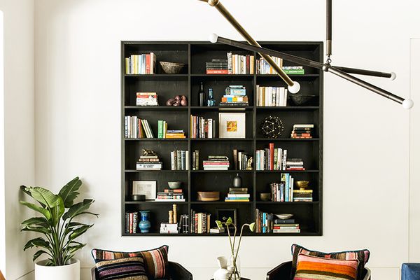 内设书柜的客厅