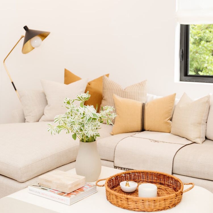 明亮通风的客厅