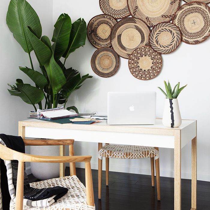 艺术和一张桌子在Studio Life.Style的新办公室“class=