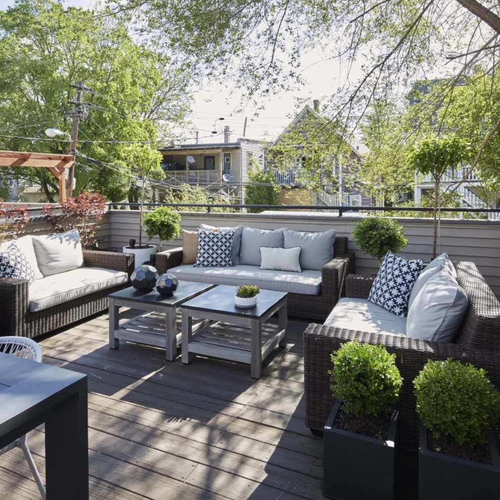 公寓露台有很多座位