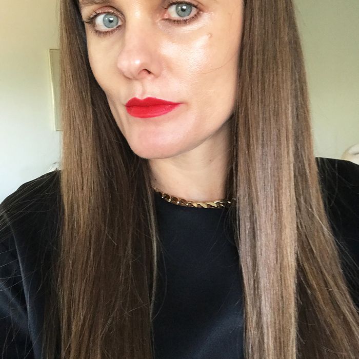 萨沙Strebe戒烟真实后咖啡发光的皮肤“class=