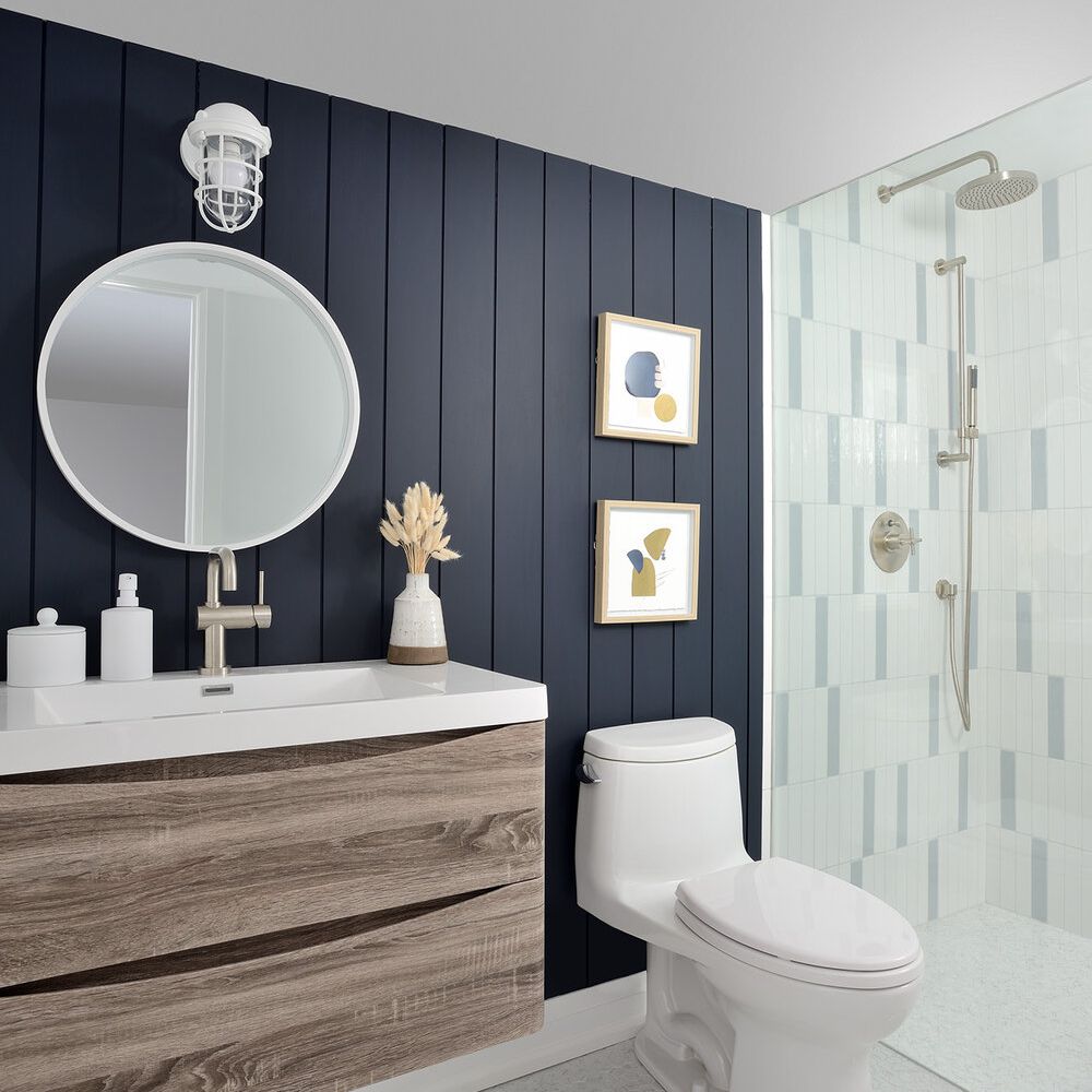 四分之三的浴室，带有卫生间、淋浴间和梳妆台