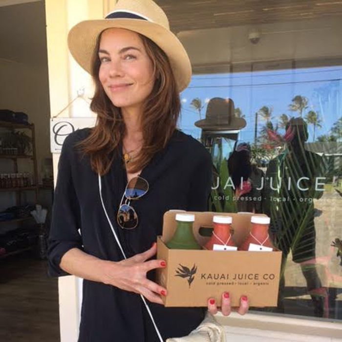 演员米歇尔·莫纳汉在考艾岛，从汁有限公司