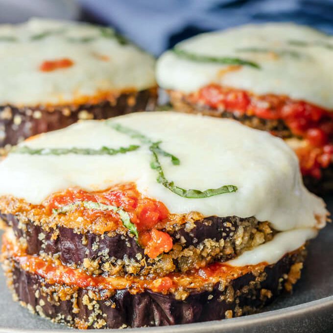 三个茄子巴马干酪堆栈