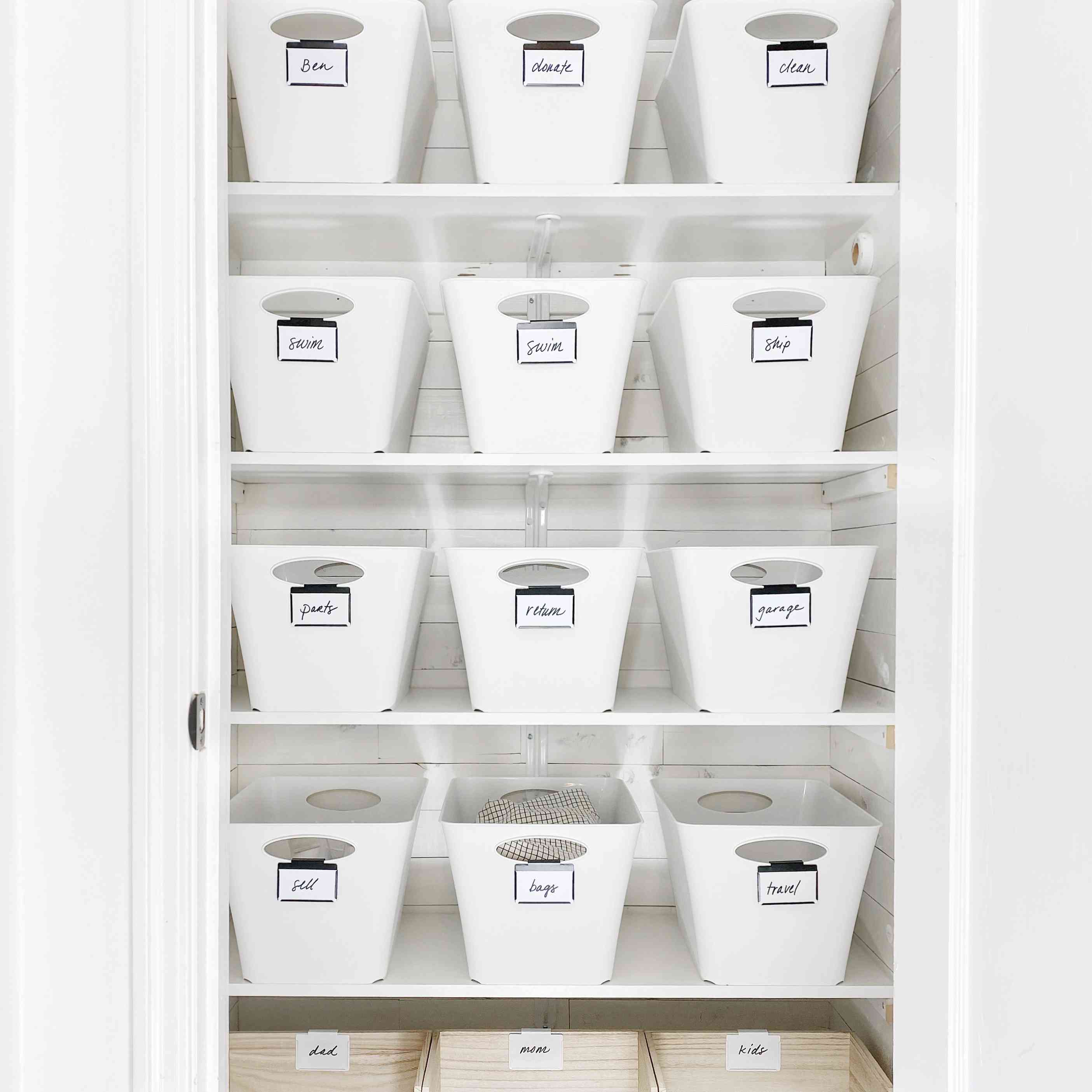 衣柜带额外的架子