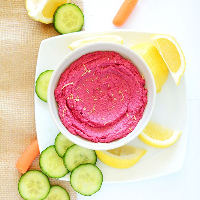 烤甜菜鹰嘴豆泥浸