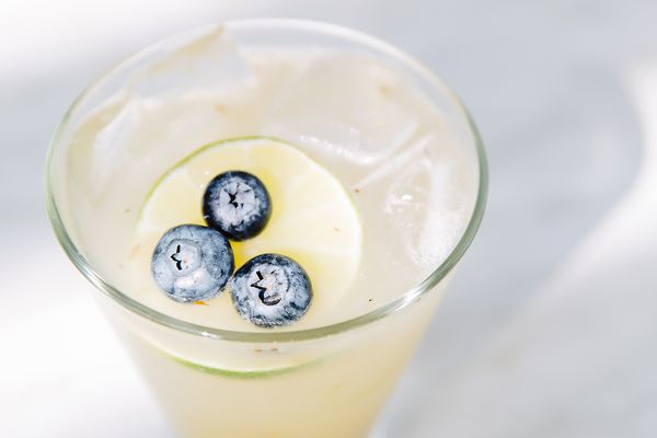 波旁柠檬水鸡尾酒