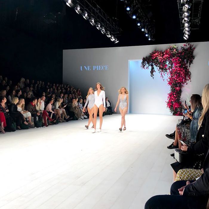 一块，防晒的游泳衣线