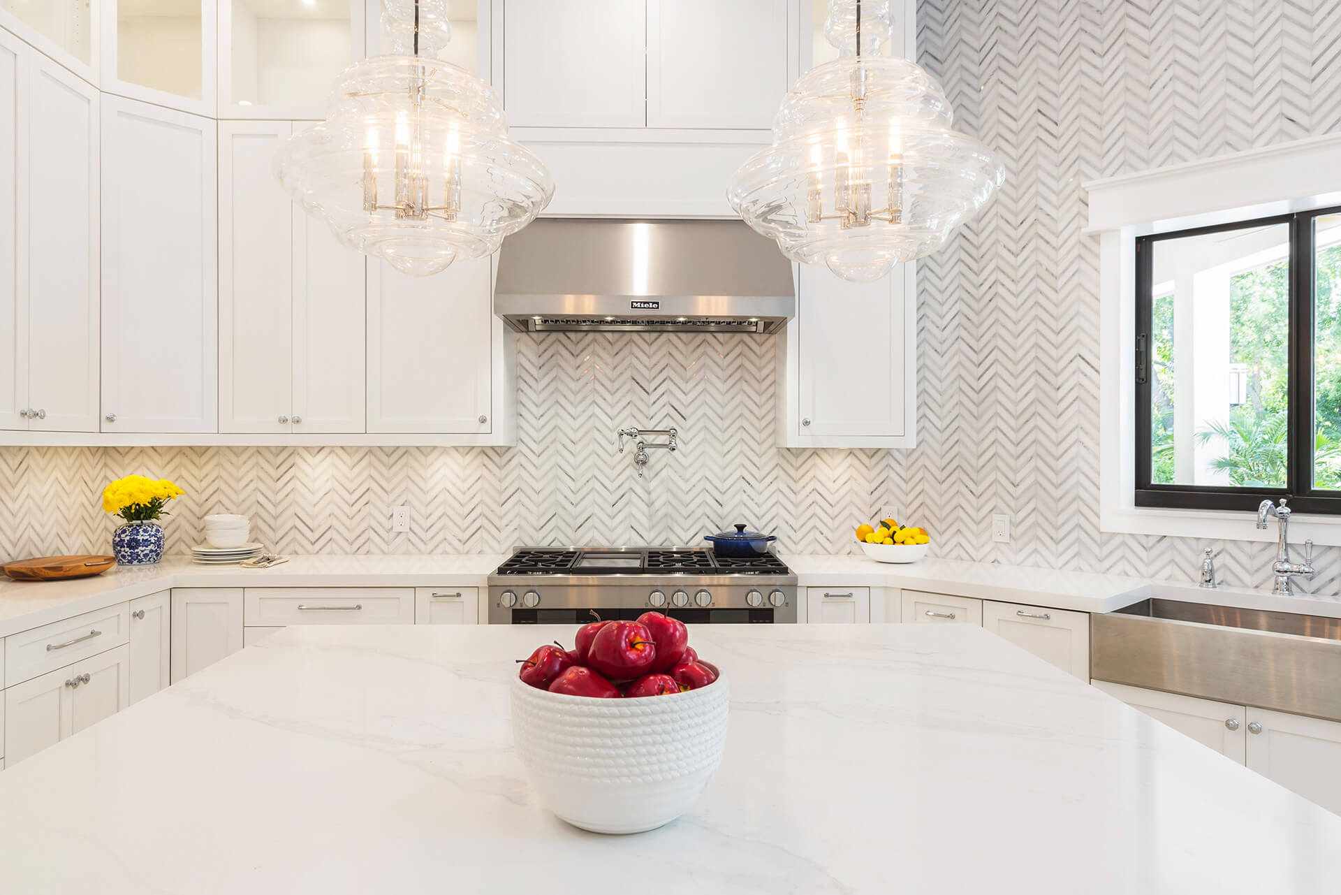 人字形瓦片在厨房里