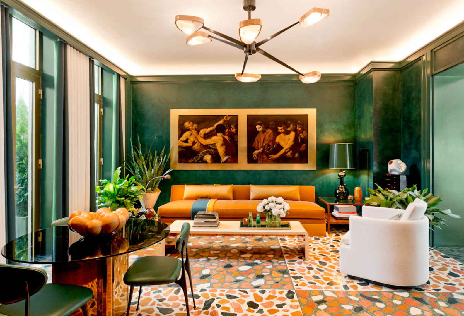 带绿色墙壁的客厅