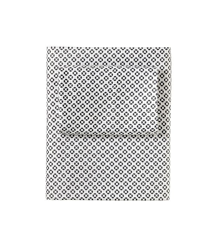 瑟琳娜和莉莉切圆床单