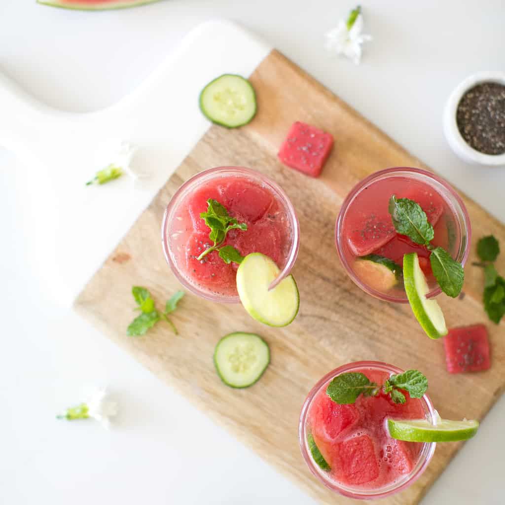 几杯杜松子酒和西瓜冰块。