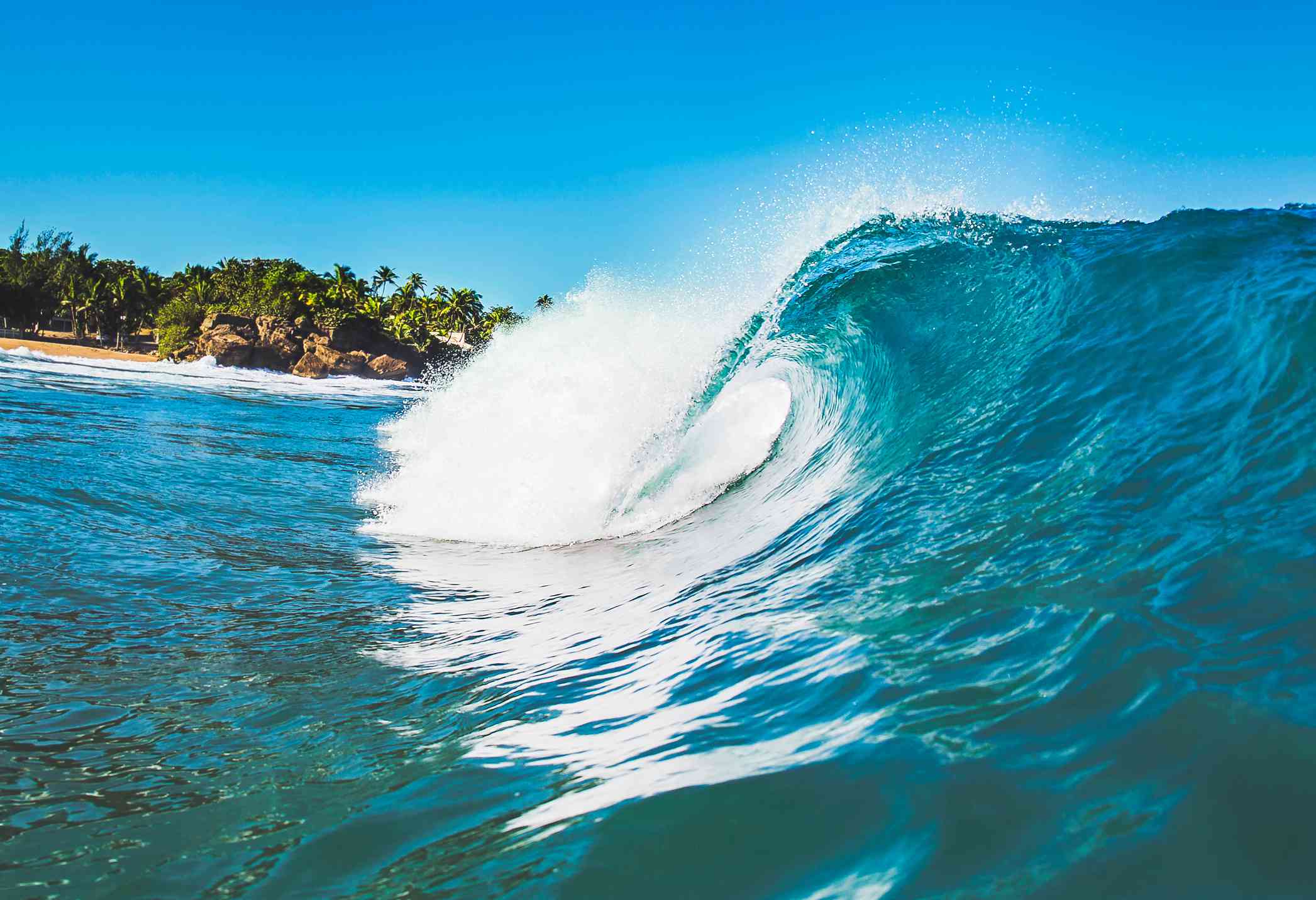 在林孔的冲浪海滩，排浪，波多黎各。