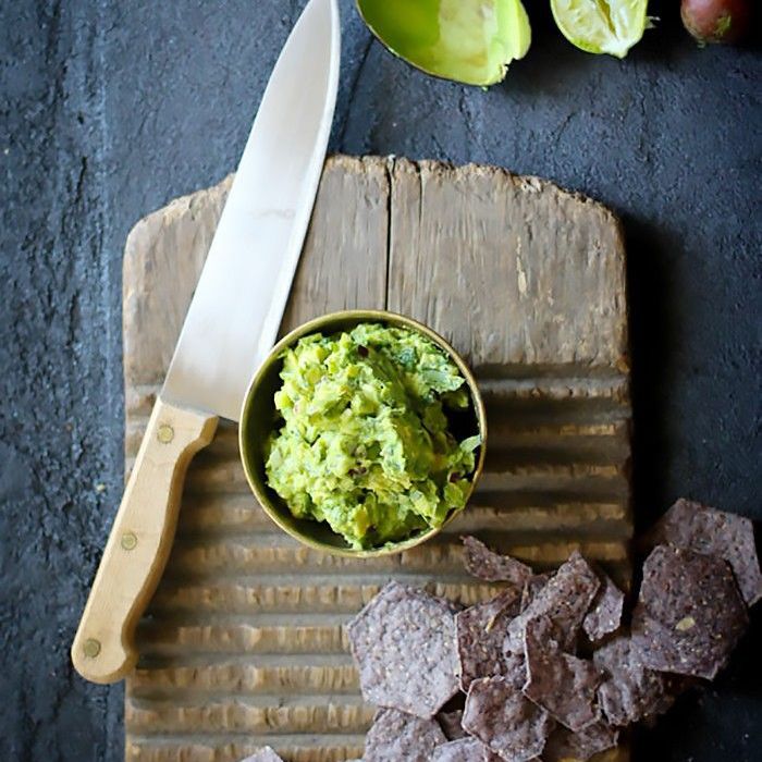 鳄梨，蓝色玉米片