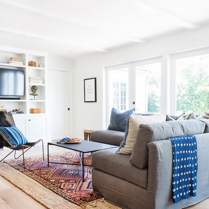 一间带分层的地毯生活