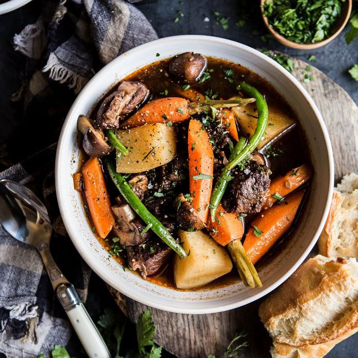 慢炖牛肉炖土豆汤