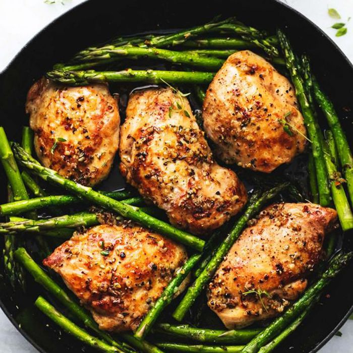 低碳水化合物食谱秋季 - 大蒜香草鸡和芦笋