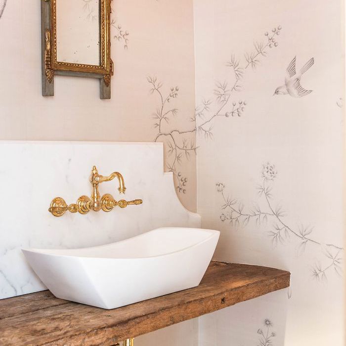 传统的墙纸浴室设计