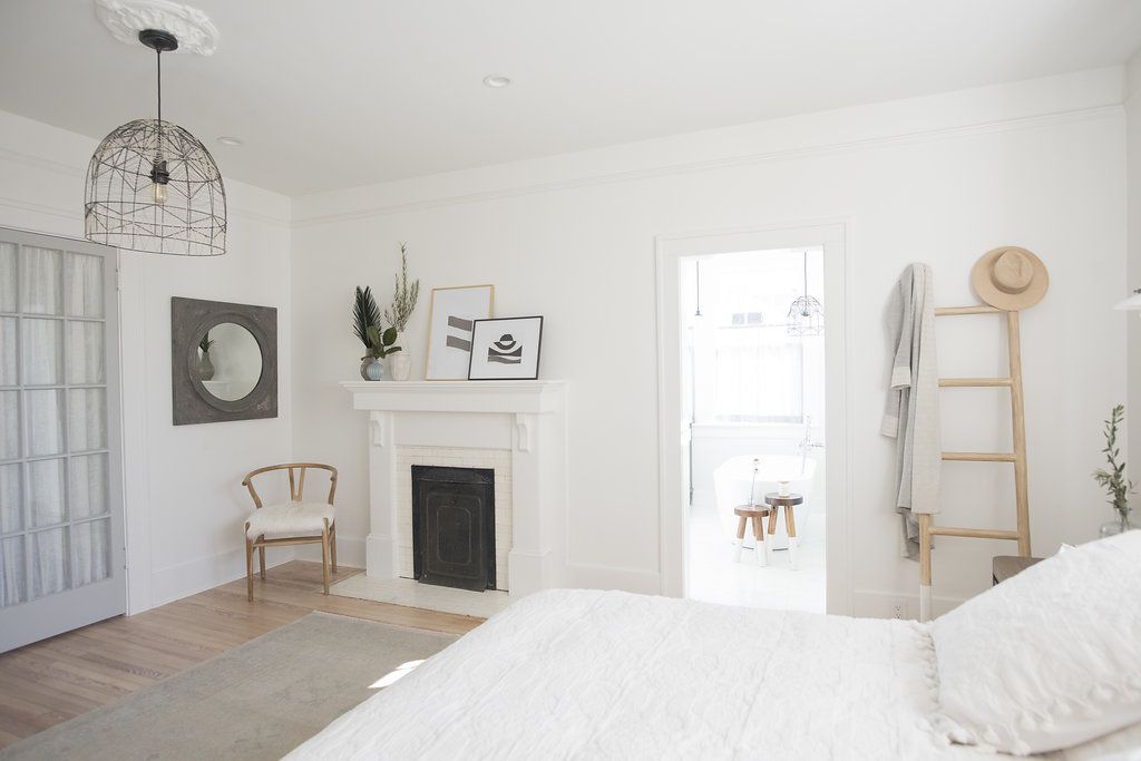 卧室配有壁炉