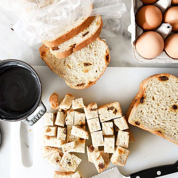 肉桂葡萄干烤法国吐司杯