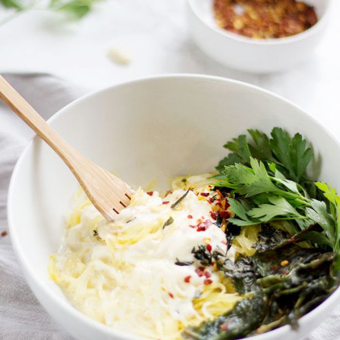 意粉壁球阿尔弗雷多香脆羽衣甘蓝叶