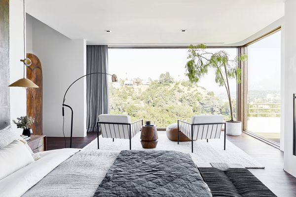 卧室俯瞰着山脉