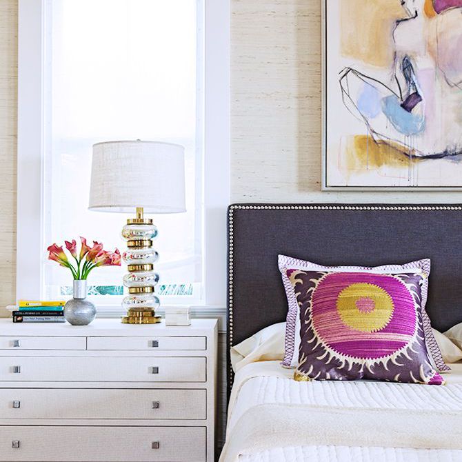 在立德家一间卧室的风格与艺术，金箔触摸和几何图案