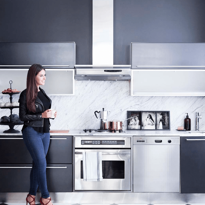 黑色和白色厨房