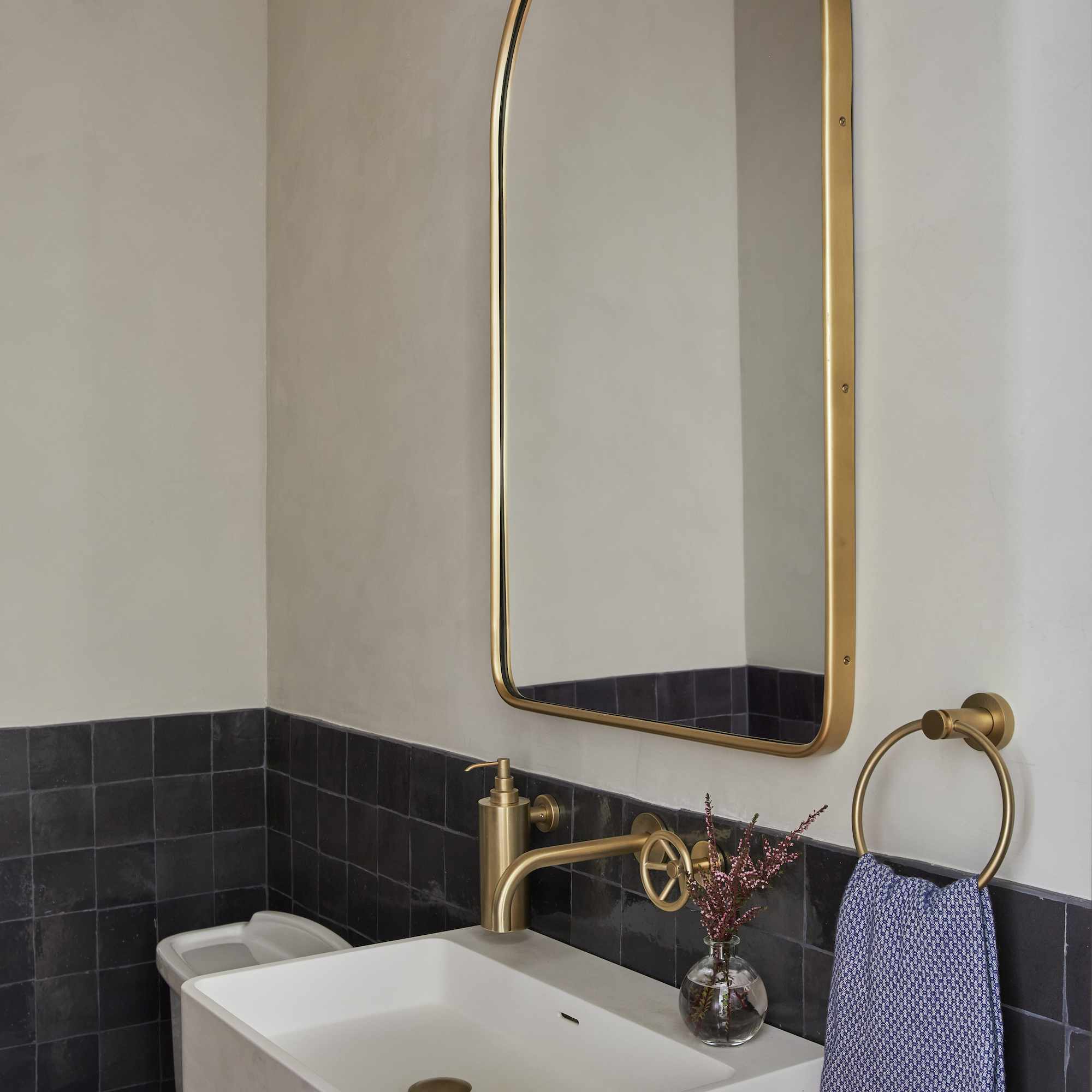 带纹理的墙壁浴室