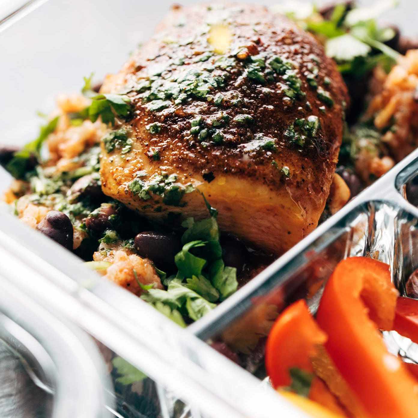 麻辣鸡饭准备米饭和豆类