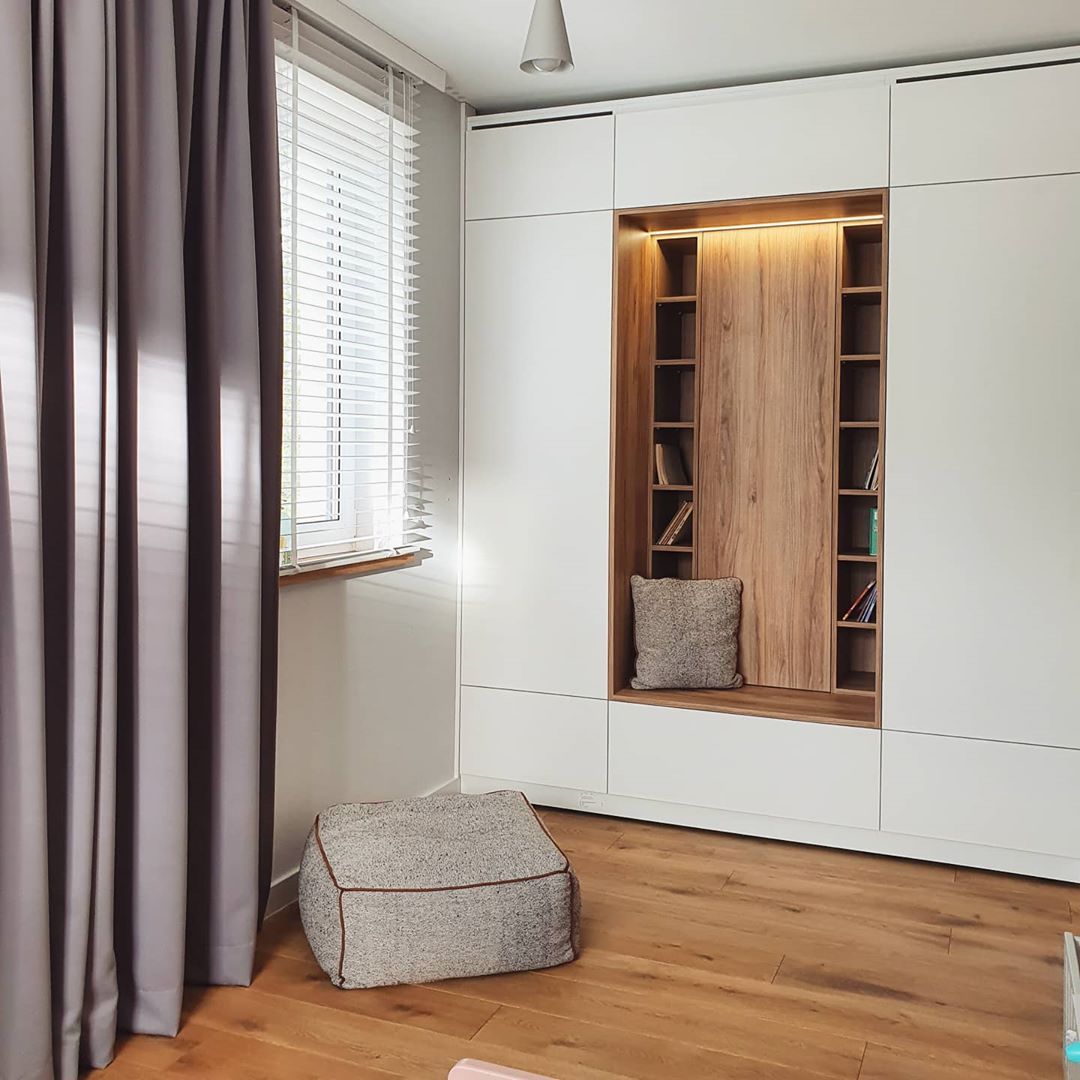 简单的书角落。