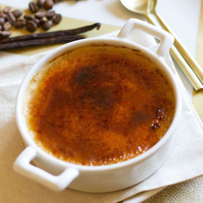 小豆蔻、香草和咖啡焦糖布丁