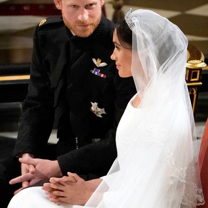 梅根马克尔婚纱礼服：克莱尔Waight凯勒纪梵希