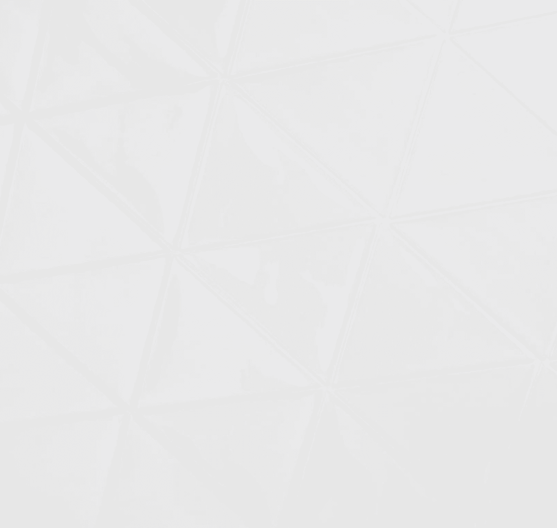 一套白色三角形瓷砖，您可以在瓷砖栏上购买