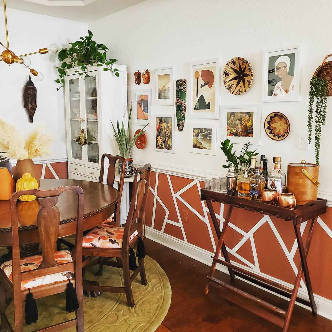 橙色和温暖的彩色餐厅