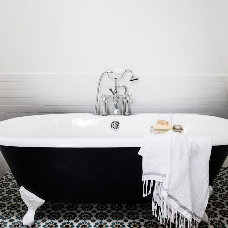 黑色弓形足浴缸