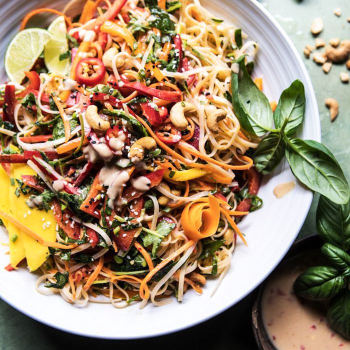 彩虹泰国罗勒面条沙拉