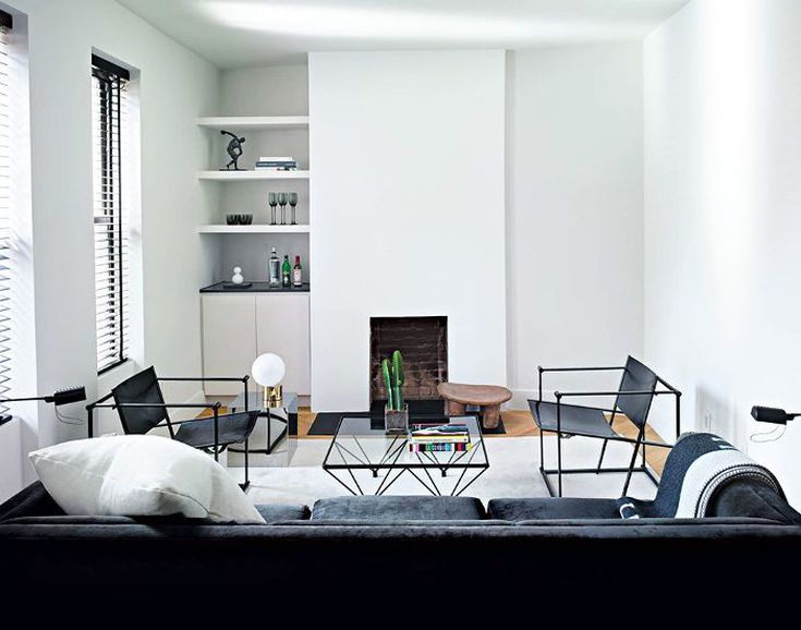 黑色和白色的房间“class=