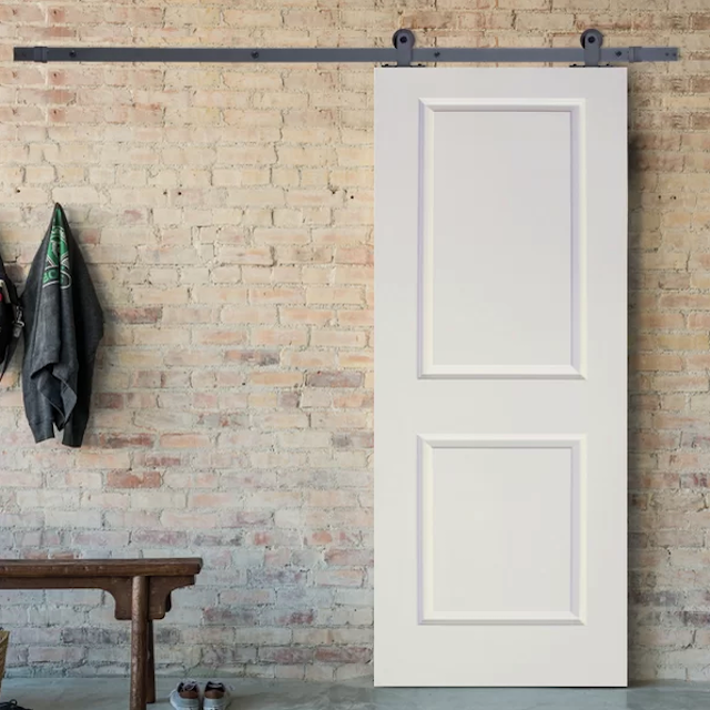 镶板制造的木质底漆顶部安装谷仓门与安装组件