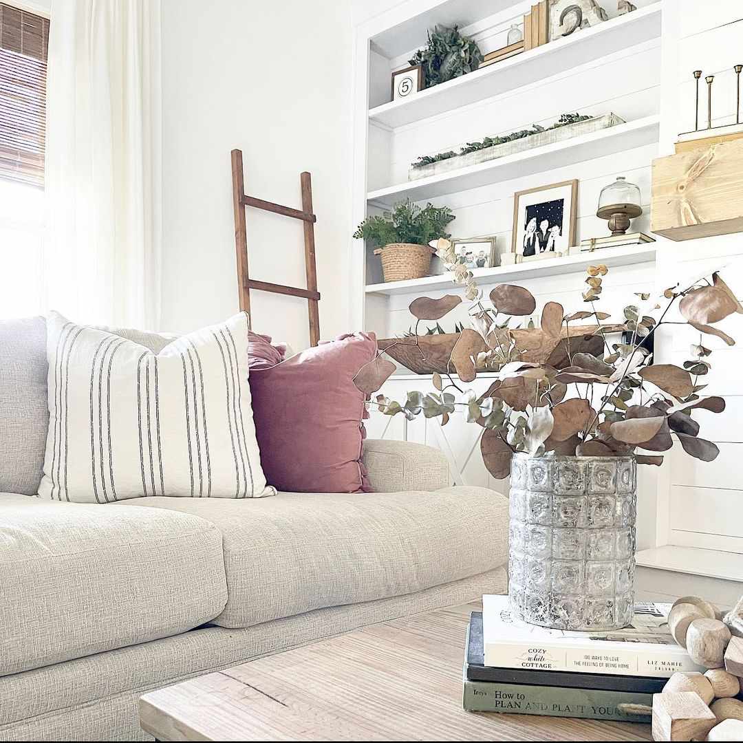 客厅桉树的秋季装饰