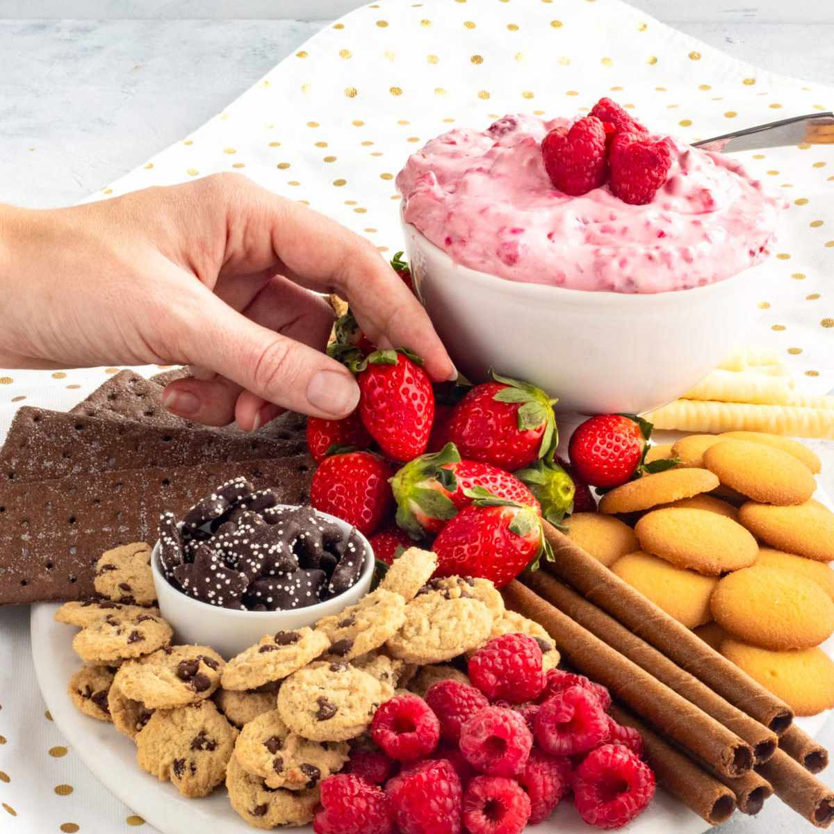 覆盆子奶油芝士酱和甜品板