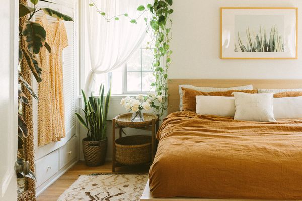 最佳产品9月 - 波希米亚卧室有很多植物