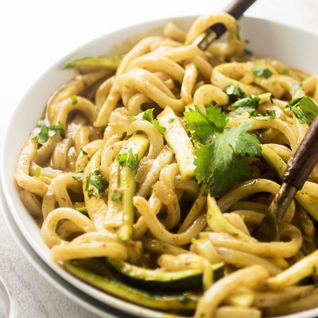 一锅乌冬面和西葫芦咖喱面